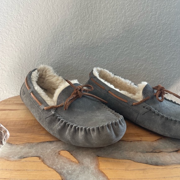Women's Ugg Slippers Grey 9 - Picture 2 of 4